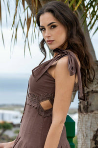 Vestido Longo Marrom Feminino com Renda e Saia Plissada - Romântico e Elegante Joey & Joey Paris