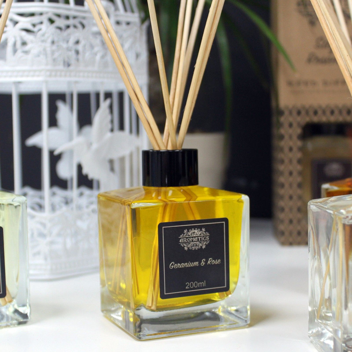 DIFFUSEUR DE PARFUM À BÂTONNETS - GÉRANIUM ET ROSE 200 ml - Fabriqué en Angleterre