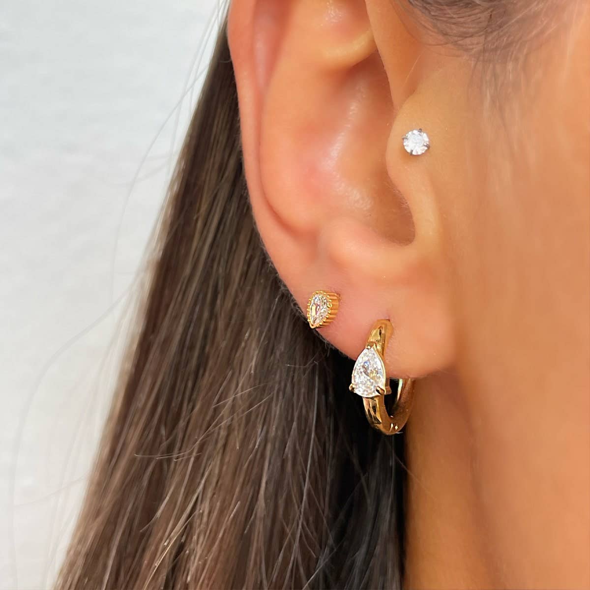 BOUCLES D'OREILLES PENDANTES AVEC PIERRE | plaqué or 18 carats - Fabriqué en Allemagne