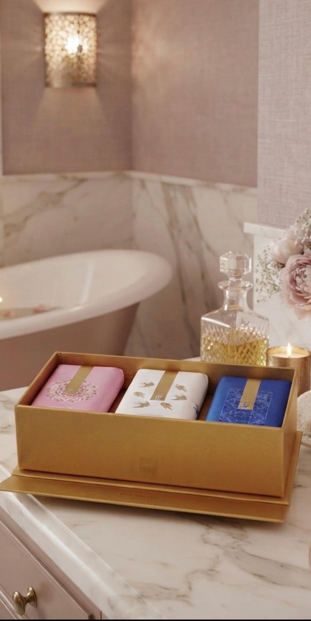 PORTO LUSO SOAP BAR BOX 03 GOLDEN SOAPS -Swallows -Tiles -Lace. Not tested on animals
