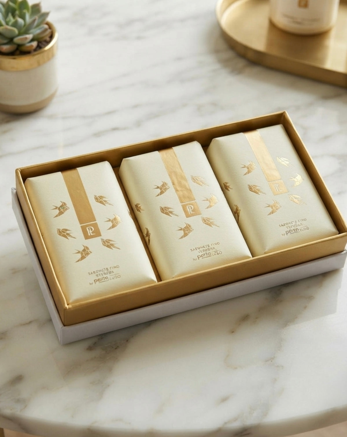 PORTO LUSO SOAP BAR BOX 03 Andorinhas SOAP BARS. Citrus Verbena scent, delicate lather and relaxing aroma, rich in 100% pure vegetable olive oil, for a unique softness. Not tested on animals
