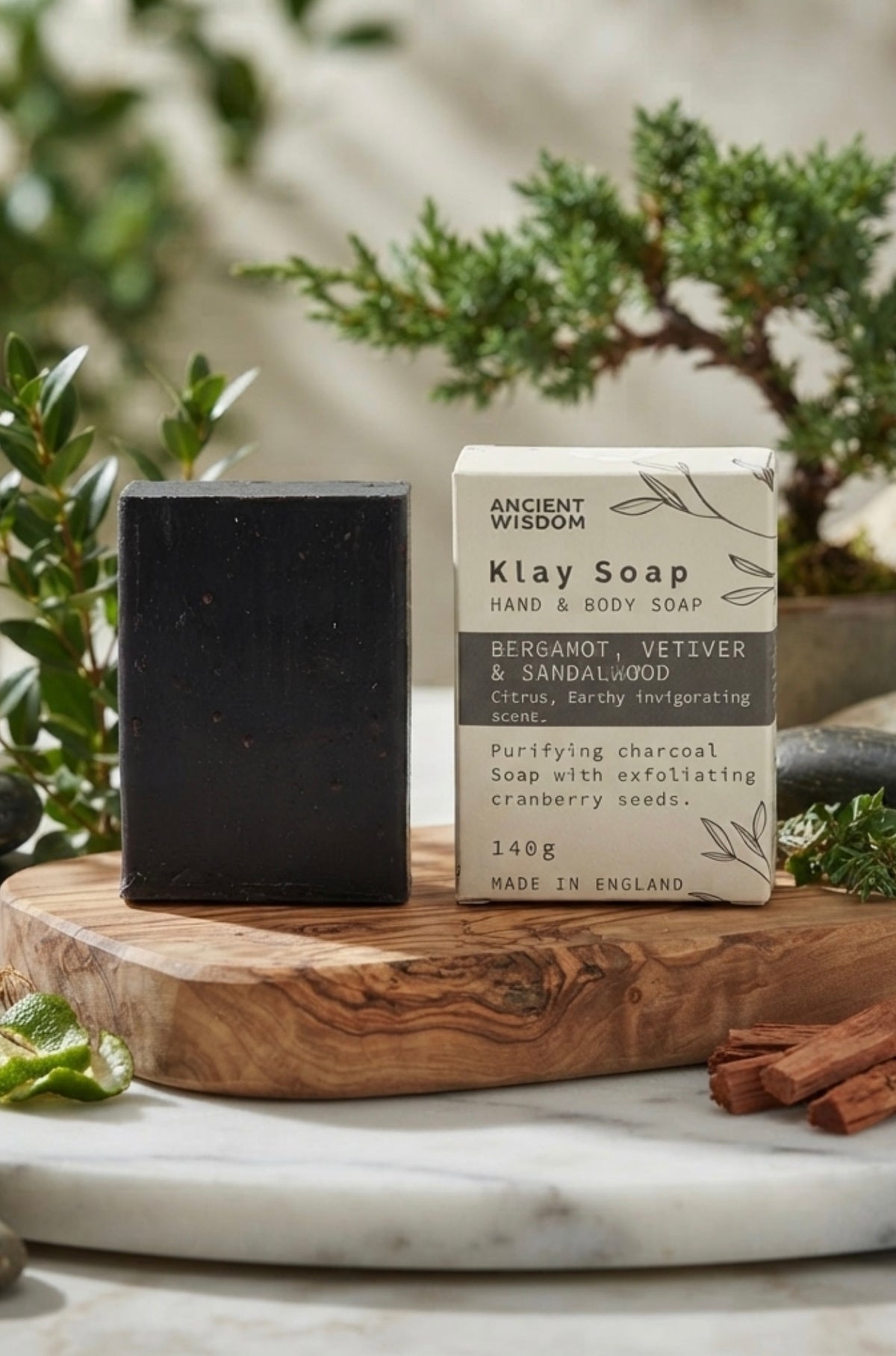 SAVON À L'ARGILE - BERGAMOTE & BOIS DE SANTAL 140 GR - Fabriqué en Angleterre