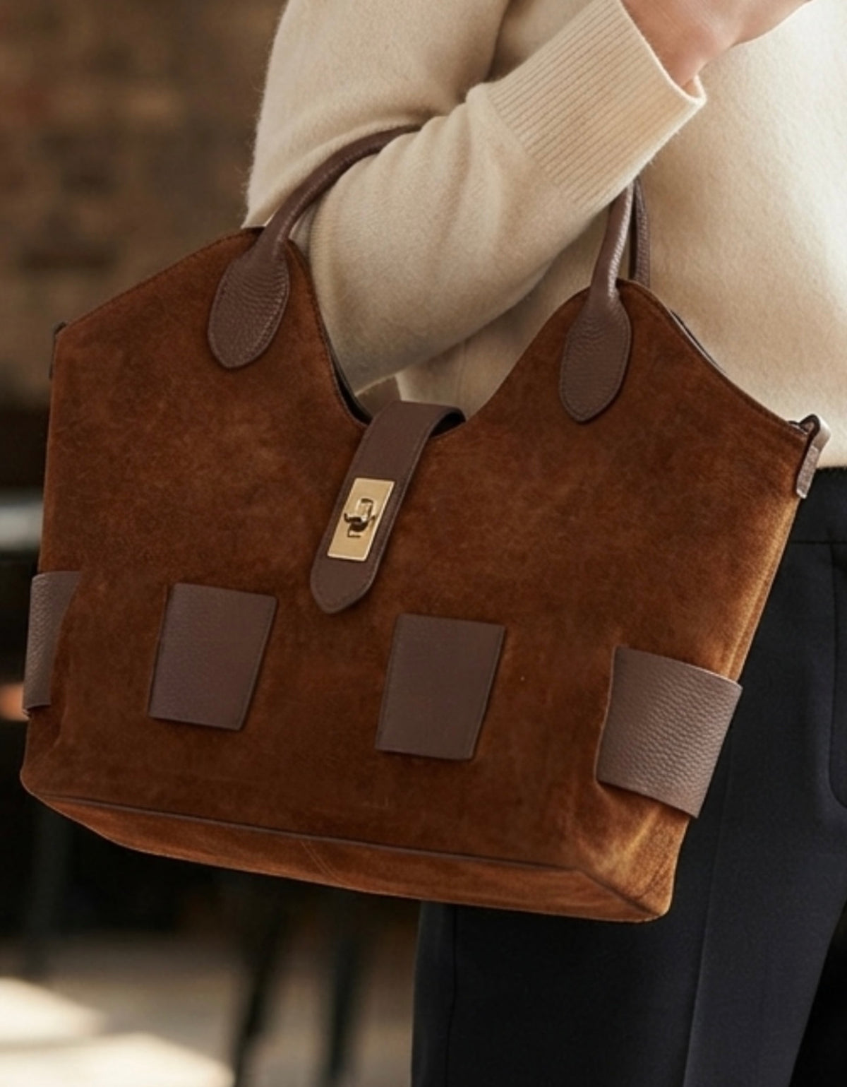 SAC BRIGITTE EN CUIR SUÉDÉ AVEC BANDOULIÈRE.FABRIQUÉ EN ITALIE
