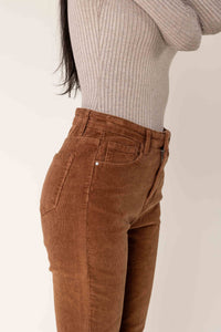 Calça Feminina Bootcut de Veludo Cotelê Castanha com Cintura Alta