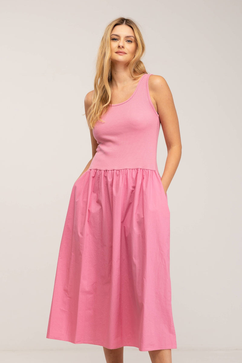 VESTIDO  MIDI COM BOLSO AÇAS AJUSTADO AO BUSTO E SAIA AVASÊ ROSA