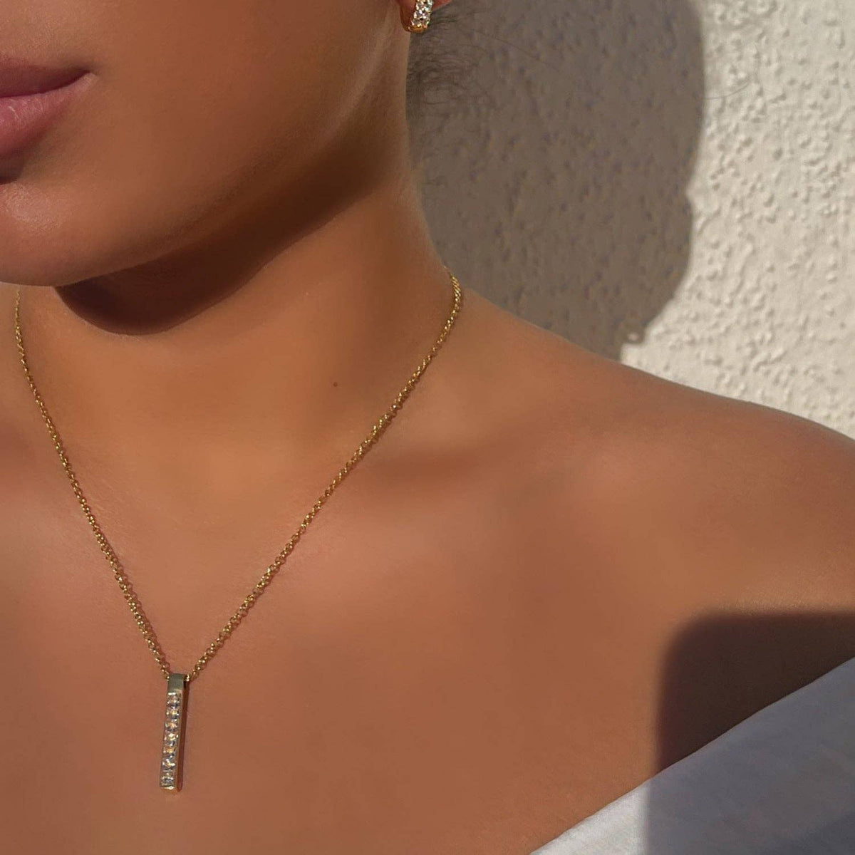 COLLIER BARRE EN ZIRCON - Plaqué or 18 carats - Fabriqué en Allemagne
